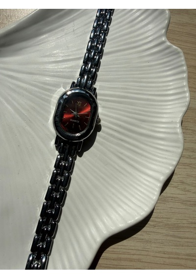 Minimal Metal Kadın Kol Saati İçi Kırmızı Altın