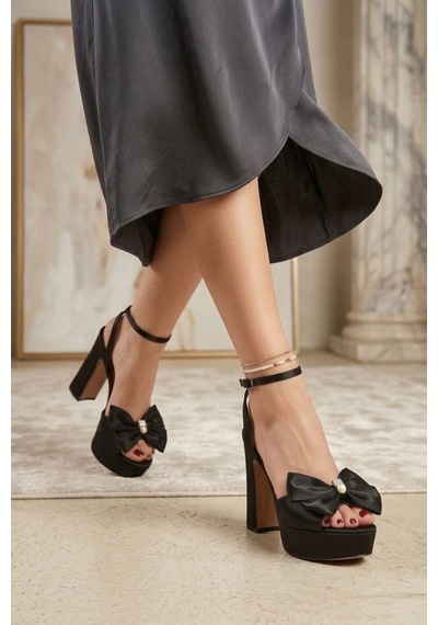 Fox Shoes Y820203904 Siyah Kumaş Kurdele Detaylı Kalın Platform Topuklu Kadın Ayakkabı Siyah Fox Shoes Y820203904 Siyah Kumaş Kurdele Detaylı Kalın Platform Topuklu Kadın Ayakkabı Siyah
