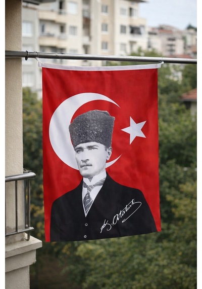 Kalpaklı Atatürk Detaylı Türk Bayrağı 70x105 Cm Balkon, Okul Ve Ev İçin Tek Ebat