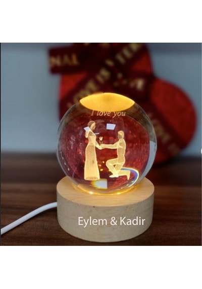 Kişiye Özel Işıklı Ahşap Kaideli Aşk Seninle Güzel Temalı Cam Küre 8 6cm