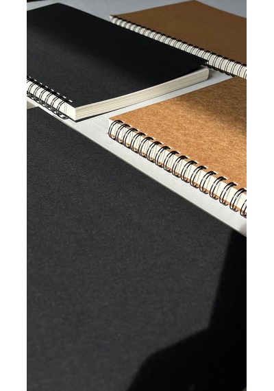 Spiralli Defter, Siyah Kapaklı B5 Boyutunda 182x257 Mm , 100 Yaprak Çizgisiz