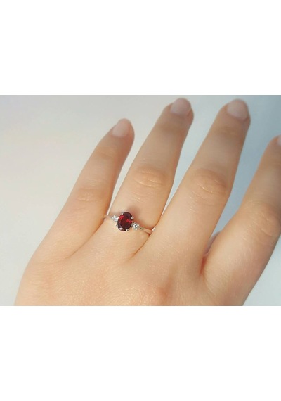 Sirius Pırlanta Ve Oval Garnet Taşlı Yüzük 0824R0043