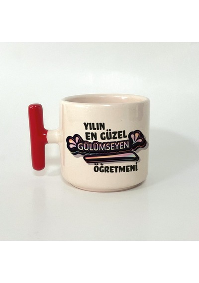 Yılın En Güzel Gülümseyen Öğretmeni Baskılı Kırmızı Kulplu T Öğretmenler Günü Kupa