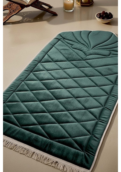Zümrüt Yeşili Kapitone Dolgulu Lüks Seccade 65x115 Cm Yeşil