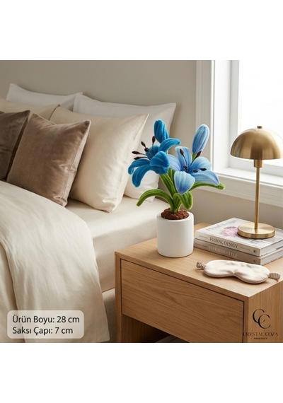 Crystal Coza El Yapımı Saksılı Mavi Şönil Çiçek 28 Cm - Salon Yatak Odası Ofis Dekoratif Yapay Çiçek Lilyum Mavi - Yeşil Crystal Coza El Yapımı Saksılı Mavi Şönil Çiçek 28 Cm - Salon Yatak Odası Ofis Dekoratif Yapay Çiçek Lilyum Mavi - Yeşil