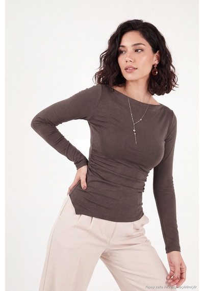 Lela Pamuklu Kayık Yaka Yanı Büzgülü Örme Bluz Kadın Bluz 5867059 Kahve