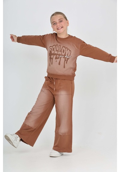 Toontoy Kids Toontoy Kız Çocuk 2'li Takım Eskitme Baskılı Bisiklet Yaka Sweatshirt & Beli Lastikli Cepli Bol Paça Eşofman Altı - 2 İplik Kahverengi Toontoy Kids Toontoy Kız Çocuk 2'li Takım Eskitme Baskılı Bisiklet Yaka Sweatshirt & Beli Lastikli Cepli Bol Paça Eşofman Altı - 2 İplik Kahverengi