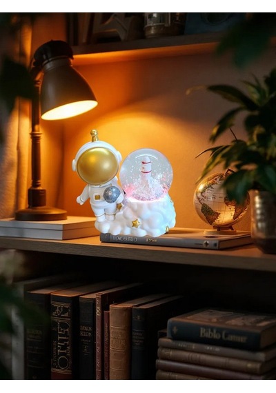 Astronot Figürlü 9cmx8cm Ebat Pilli Işıklı Dekoratif Kar Küre 9cm X 8cm