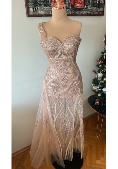 Chica Rosa Fashion Pul ve Taş İşlemeli Tek Omuz Yırtmaçlı Uzun Elbise Bronz