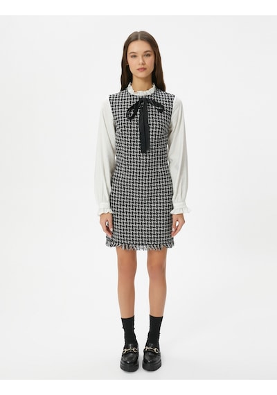 Koton Mini Tüvit Elbise Çift Kumaş Kullanımlı Renk Kontrastlı Fiyonk Detaylı Fırfırlı Dik Yaka Siyah Ekose 4sal80088ıw 4SAL80088IW9C9 Siyah Koton Mini Tüvit Elbise Çift Kumaş Kullanımlı Renk Kontrastlı Fiyonk Detaylı Fırfırlı Dik Yaka Siyah Ekose 4sal80088ıw 4SAL80088IW9C9 Siyah