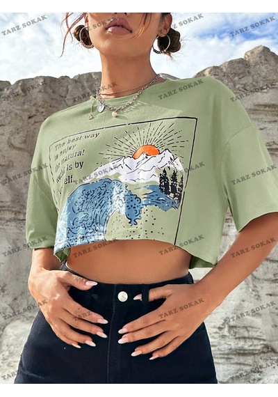 Flood Of Style Crop Ckod-232913 Dalgalı Ve Sloganlı Grafik Düşük Omuz Kısa Nane Yeşili