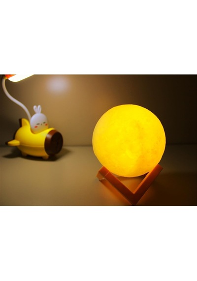 Işık Kasabası 134 Tepe Lambalı Kalem Traşlı Sarı Uçak Masa Lambası İle 3 D Led Küre Sarı Gece Lambası