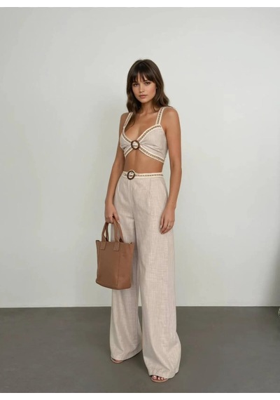 Fashion Cocktail Şeritli Çift Tokalı Natürel Dokulu Keten Kumaşlı Palazzo Pantolon Sırt Lastikli Üçgen Krop Takım Bej Fashion Cocktail Şeritli Çift Tokalı Natürel Dokulu Keten Kumaşlı Palazzo Pantolon Sırt Lastikli Üçgen Krop Takım Bej