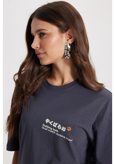 Tudors Kadın Oversize Geniş Kesim %100 Pamuk Bisiklet Yaka Yumaşak Dokulu Baskılı Füme Tişört -50861