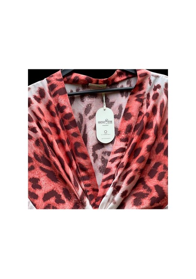 Lila Mare Viskon Kumaş Leopar Desen Handmade Beachwear Kimono Standart Bedenlere 36-44 Arası Uygundur Renkli Renkli Lila Mare Viskon Kumaş Leopar Desen Handmade Beachwear Kimono Standart Bedenlere 36-44 Arası Uygundur Renkli Renkli