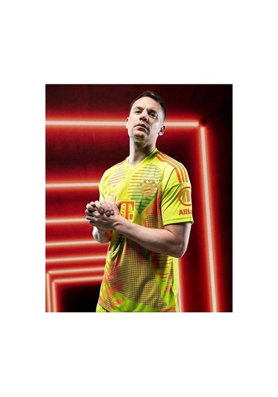 B.a.y.e.r.n M.ü.n.i.h 2024/25 Yeni Sezon Manuel Neuer Kaleci Form Çok Renkli