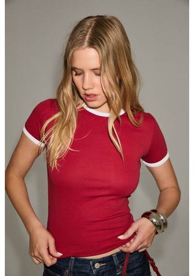 Grımelange Asterıque Kadın Yumuşak Ve Esnek Kumaşlı Kontrast Biyeli Slim Fit Kırmızı T-shirt Grımelange Asterıque Kadın Yumuşak Ve Esnek Kumaşlı Kontrast Biyeli Slim Fit Kırmızı T-shirt