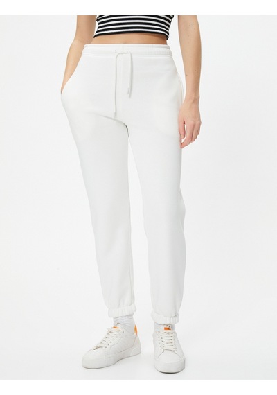 Koton Jogger Eşofman Altı Beli Bağlamalı Rahat Kalıp Cepli Pamuklu Ekru 4sal40057ık 4SAL40057IK010 Ekru Koton Jogger Eşofman Altı Beli Bağlamalı Rahat Kalıp Cepli Pamuklu Ekru 4sal40057ık 4SAL40057IK010 Ekru