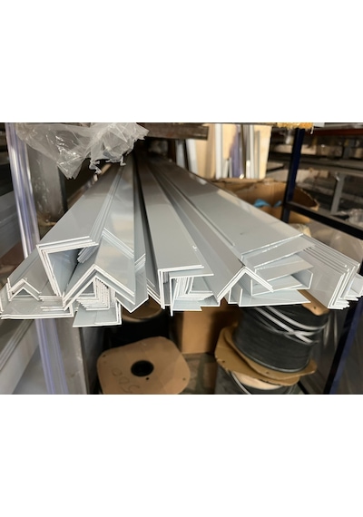 Plastik Köşebent Beyaz 3 CM x 3 CM - 1 Metre (100 CM)