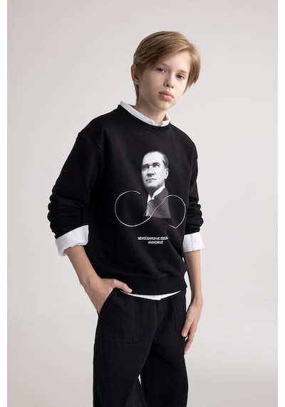 DeFacto Erkek Çocuk Bisiklet Yaka Atatürk Baskılı Sweatshirt D8201A824WNBK81 DeFacto Erkek Çocuk Bisiklet Yaka Atatürk Baskılı Sweatshirt D8201A824WNBK81