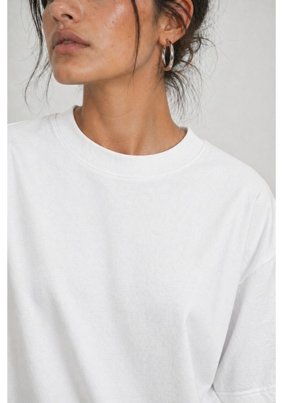 Modivibe Kadın Oversize T-shirt %100 Organik Pamuklu Kalın Dokulu Fit Yuvarlak Yakalı Beyaz Modivibe Kadın Oversize T-shirt %100 Organik Pamuklu Kalın Dokulu Fit Yuvarlak Yakalı Beyaz