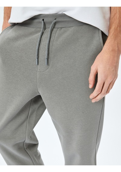 Koton Regular Fit Cepli Şardonlu Pamuk Karışımlı Beli Bağcıklı Kışlık Eşofman Altı Gri 5wam40066mk Koton Regular Fit Cepli Şardonlu Pamuk Karışımlı Beli Bağcıklı Kışlık Eşofman Altı Gri 5wam40066mk