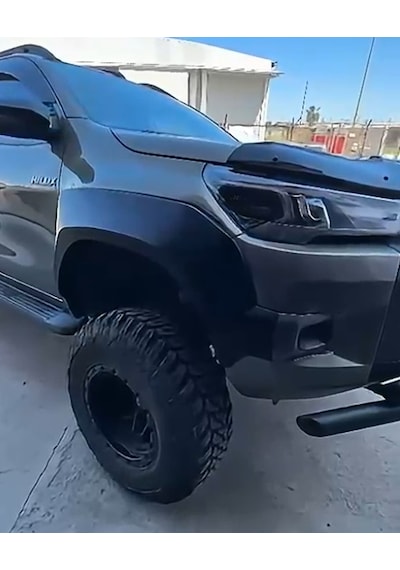 Toyota Hilux Invincible 2021 Ve Üzeri Gr Dodik Seti Çamurluk Dodik Kaplama Mat Siyah Abs Plastik 4 Parça