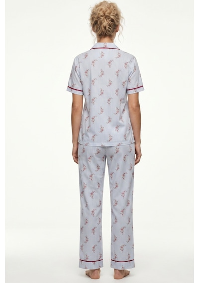 Siyah İnci İnce Soft Örme Düğmeli Dantel Biyeli Pijama Takımı 8061 Mavi Çiçek Siyah İnci İnce Soft Örme Düğmeli Dantel Biyeli Pijama Takımı 8061 Mavi Çiçek