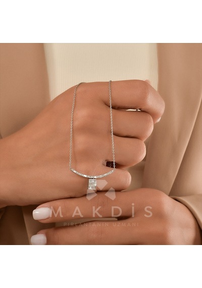 0.35 Karat Baget Pırlanta Kolye 06202247
