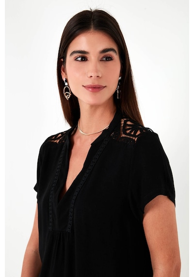 Lela Güpür Detaylı % 100 Pamuk Regular Fit V Yaka Bayan Bluz 611Bz0286 Siyah