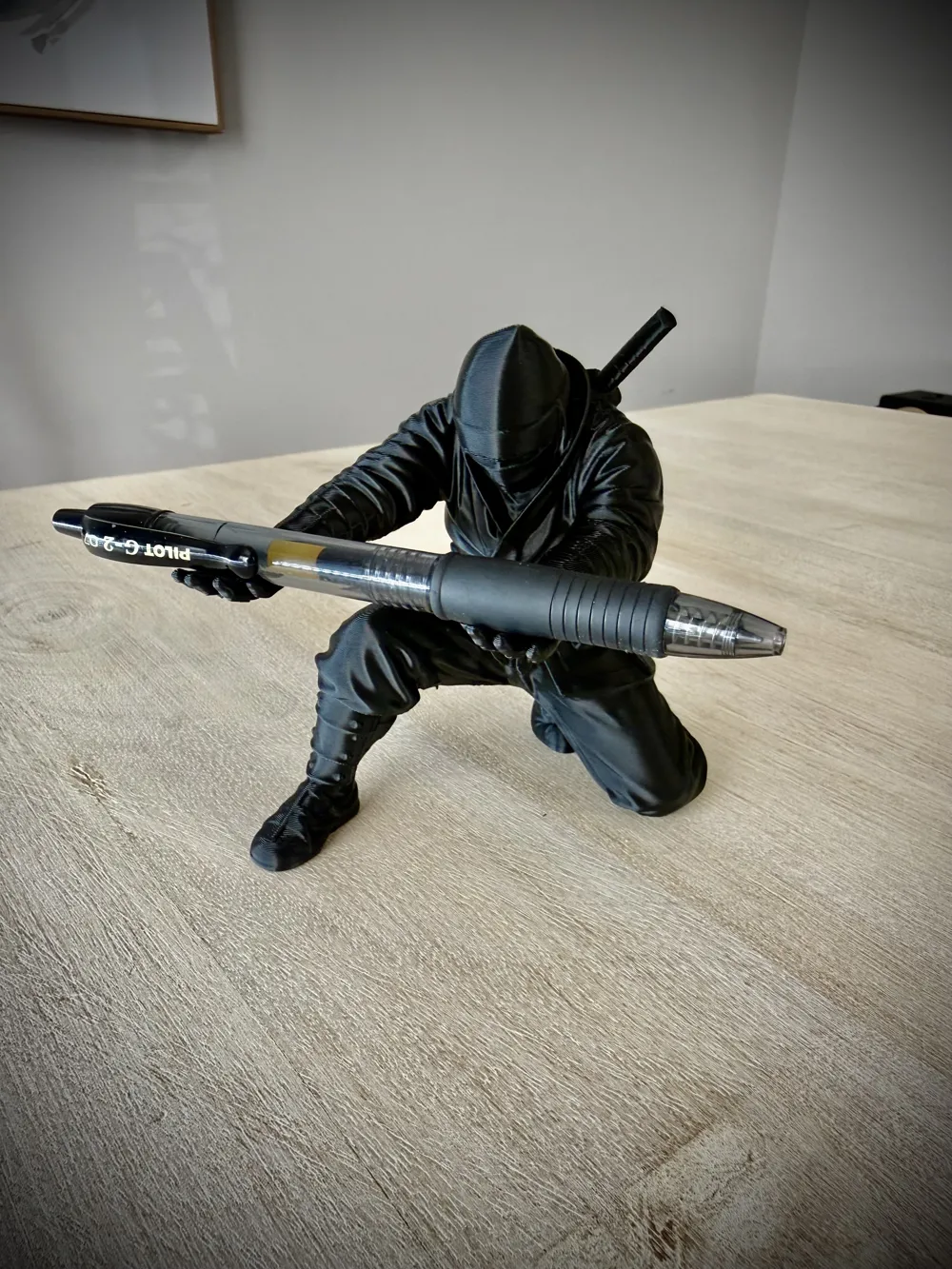 3d Baskı Ninja Figürlü Dekoratif Kalemlik Masaüstü Kalem Tutucu Siyah