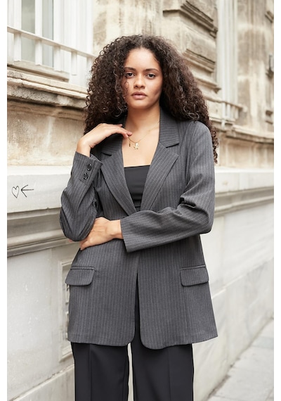 Kadın Çizgili Yakalı Cep Kapaklı Kolları Düğmeli Boyfriend Blazer Ceket-antrasit Çizgi Antrasit Çzg. Kadın Çizgili Yakalı Cep Kapaklı Kolları Düğmeli Boyfriend Blazer Ceket-antrasit Çizgi Antrasit Çzg.