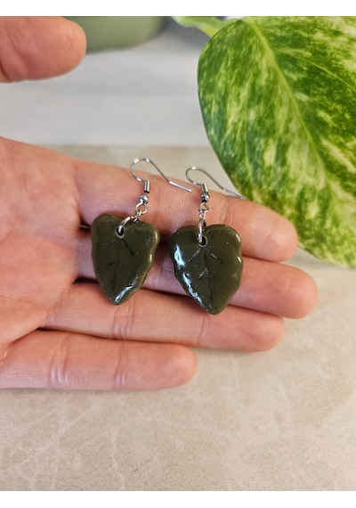 El Yapımı Polimer Kil Küpe - Paslanmaz Çelik Aparatlı Haki Yeşili Zeytin Yaprağı Sallantılı Küpe Olive Leaf Koyu Yeşil