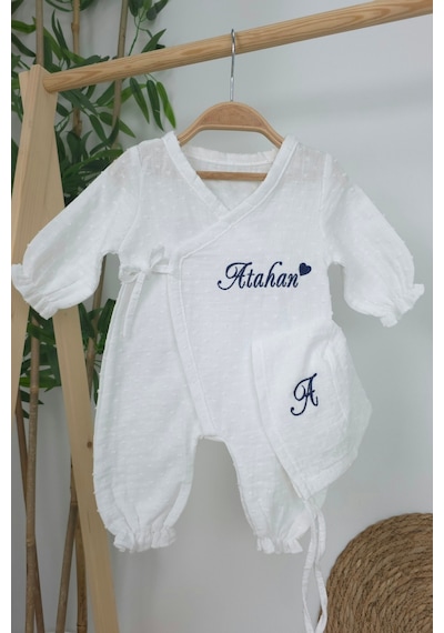 Gros Shop Müslin Yeni Doğan 2katlı Organik %100pamuk Kişiye Özgü Nakışlı Hastane Çıkış Seti Kalpli Model-2 Ekru