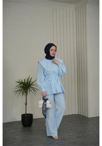 Neşeli Butik Kadın Bebe Mavi Geniş Kesim Yaka Detaylı Kuşaklı İkili Tesettür Takım Nbvq3148 Bebe Mavisi Neşeli Butik Kadın Bebe Mavi Geniş Kesim Yaka Detaylı Kuşaklı İkili Tesettür Takım Nbvq3148 Bebe Mavisi