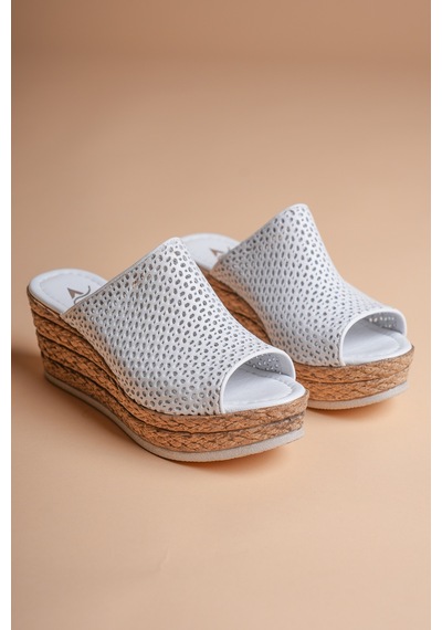 Analin Shoes Kadın Hakiki Deri Delikli Dolgu Topuk Terlik Beyaz