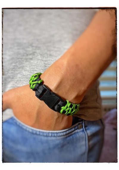Yeşil Dikişli Paracord Bileklik Yeşil - Siyah
