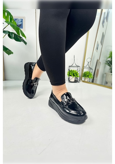 Günlük Kadın Loafer V Tokalı Kalın Topuklu Tırtıklı Tabanlı Oval Burunlu Makosen Ayakkabı 7697 SIYAH RUGAN Günlük Kadın Loafer V Tokalı Kalın Topuklu Tırtıklı Tabanlı Oval Burunlu Makosen Ayakkabı 7697 SIYAH RUGAN