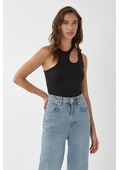 Hiccup Asimetrik Yaka Crop Top Siyah