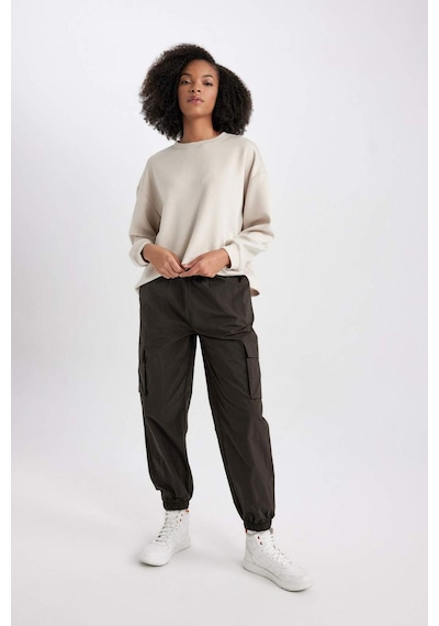 DeFacto Fit Standart Fit Basic Düz Sporcu Paraşüt Pantolon C0373AX23WNBN573 DeFacto Fit Standart Fit Basic Düz Sporcu Paraşüt Pantolon C0373AX23WNBN573