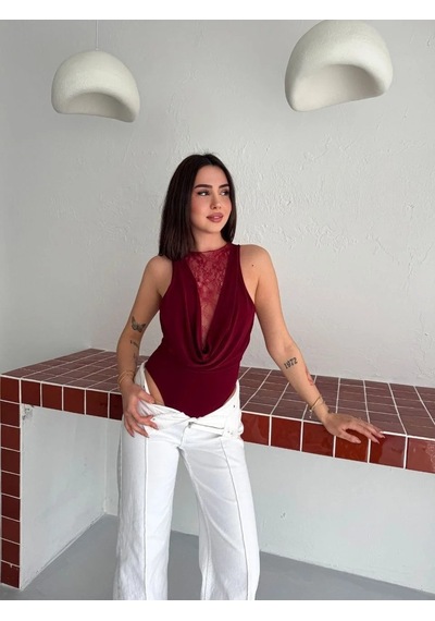 MzpKartan Kadın Dantel Detaylı Derin Dekolte Body Şık Kolsuz Yazlık Bodysuit - Bordo