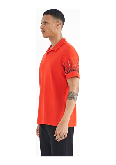Tommylife Tommy Life Fiesta Kol Baskı Detaylı Polo Yaka Standart Form Erkek T-shirt - 88240 Kirmizi Tommylife Tommy Life Fiesta Kol Baskı Detaylı Polo Yaka Standart Form Erkek T-shirt - 88240 Kirmizi