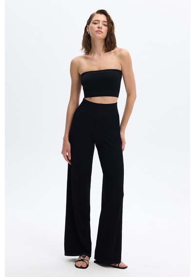 SubTone Dikişsiz Rib Dokulu Straplez Crop Top Siyah