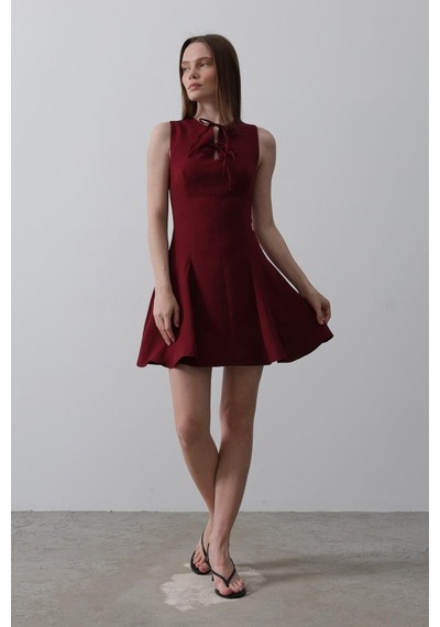 Dogutrend Fiyonk Detay Sıfır Kollu Mini Elbise - Bordo Dogutrend Fiyonk Detay Sıfır Kollu Mini Elbise - Bordo