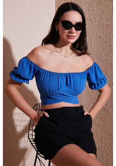 Lela Regular Fit Madonna Yaka Bağlama Detaylı Crop Bayan Bluz 6527017 Mavi