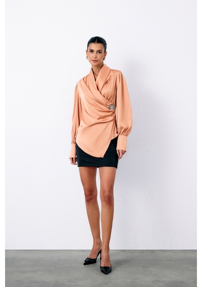 Sateen Broşlu Kruvaze Bluz - Somon-135120 SOMON