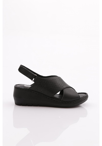 Dgn 1000 Kadin Delikli Kalin Topuk Sandalet 1000-2495-R1534 Siyah