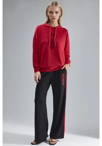 Hiccup Modal Dokulu Kapüşonlu Sweatshirt Ve Şerit Detaylı Pantolon Takımı Bersan Collection Kırmızı Hiccup Modal Dokulu Kapüşonlu Sweatshirt Ve Şerit Detaylı Pantolon Takımı Bersan Collection Kırmızı