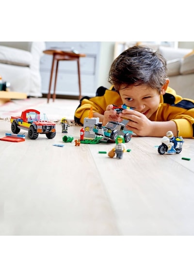 LEGO® City 60319 İtfaiye Kurtarma Operasyonu ve Polis Takibi 60319 295 Parça