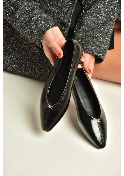Fox Shoes Z820402060 Siyah Rustik V-kesim Küt Burun Kadın Babet